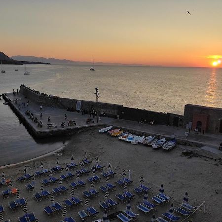 Casa Vacanze Tramonto Alla Marina チェファル エクステリア 写真