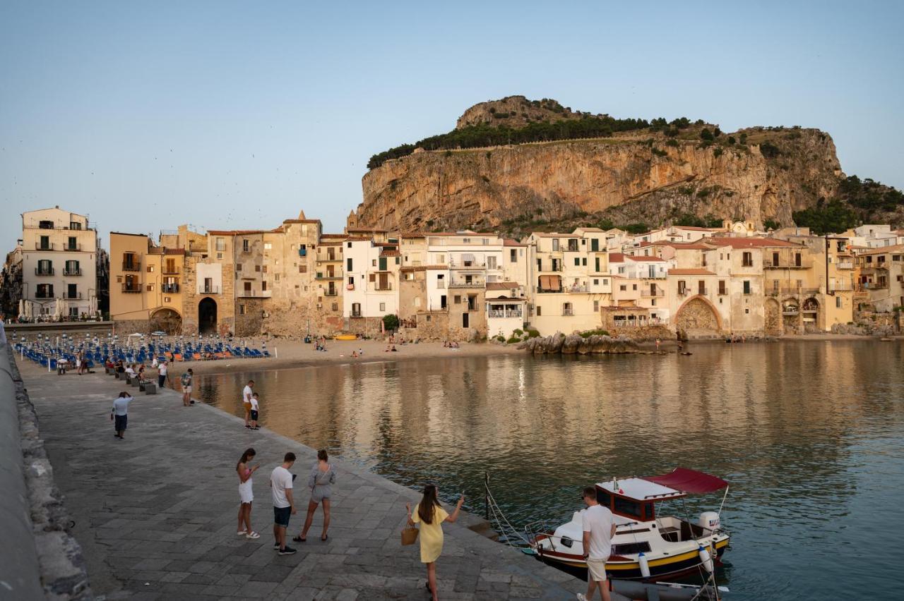 Casa Vacanze Tramonto Alla Marina チェファル エクステリア 写真