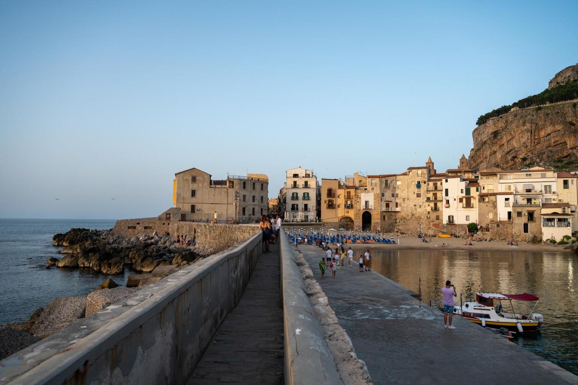 Casa Vacanze Tramonto Alla Marina チェファル エクステリア 写真