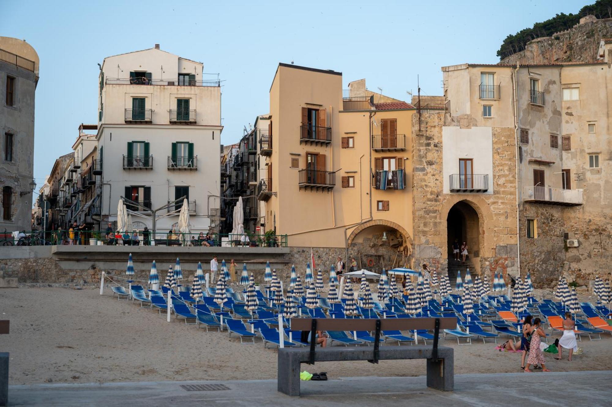 Casa Vacanze Tramonto Alla Marina チェファル エクステリア 写真