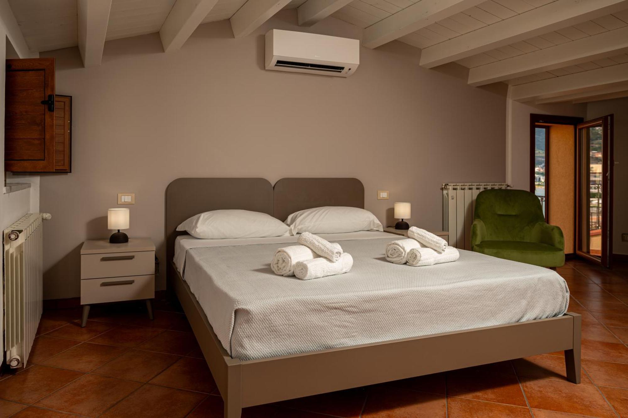 Casa Vacanze Tramonto Alla Marina チェファル エクステリア 写真