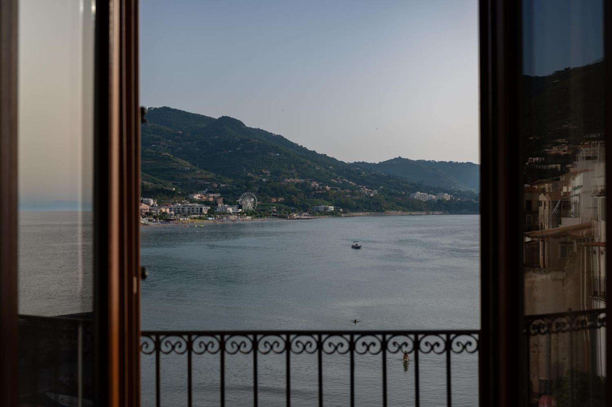 Casa Vacanze Tramonto Alla Marina チェファル エクステリア 写真