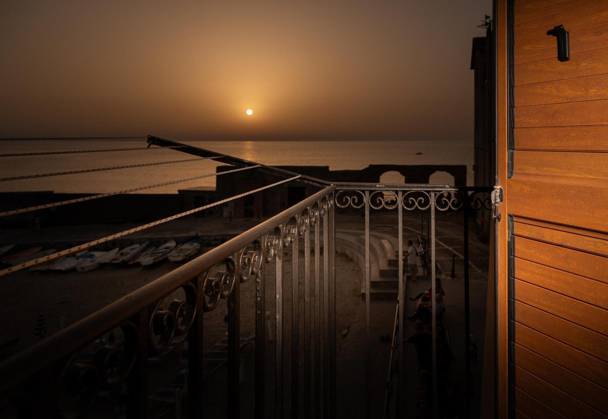 Casa Vacanze Tramonto Alla Marina チェファル エクステリア 写真