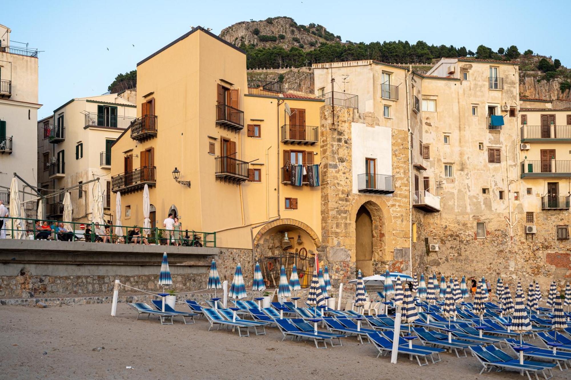 Casa Vacanze Tramonto Alla Marina チェファル エクステリア 写真