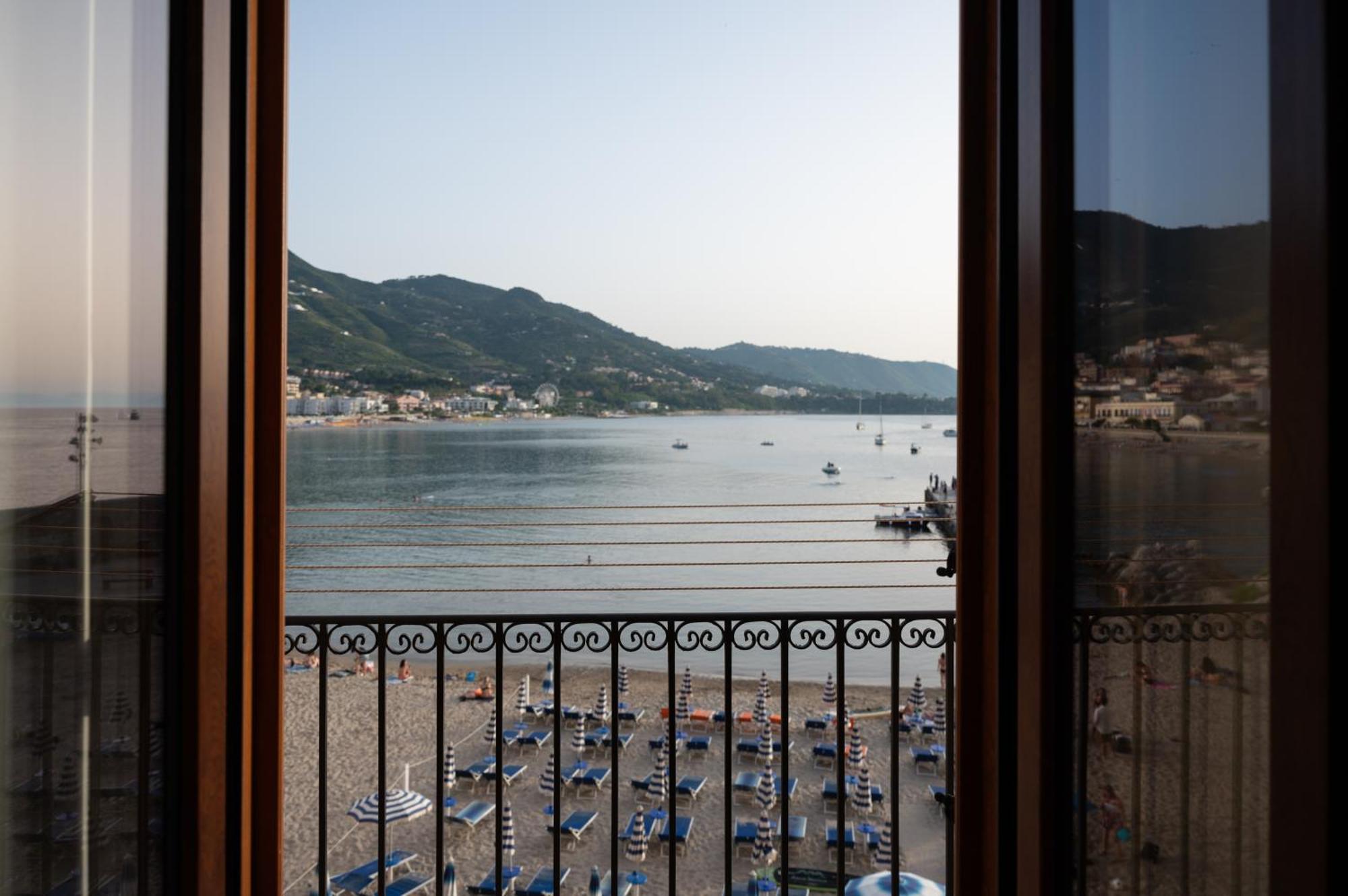 Casa Vacanze Tramonto Alla Marina チェファル エクステリア 写真