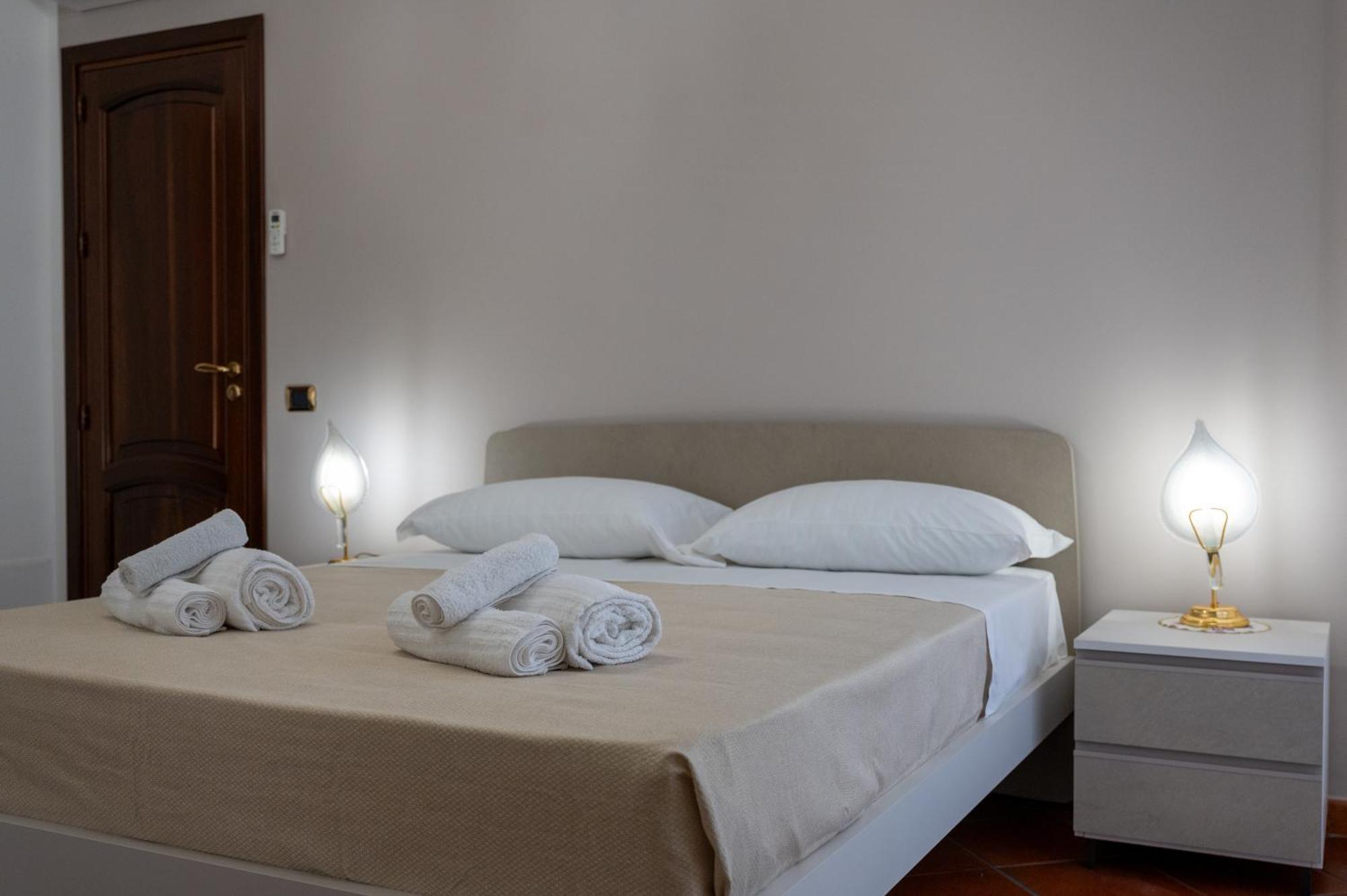 Casa Vacanze Tramonto Alla Marina チェファル エクステリア 写真