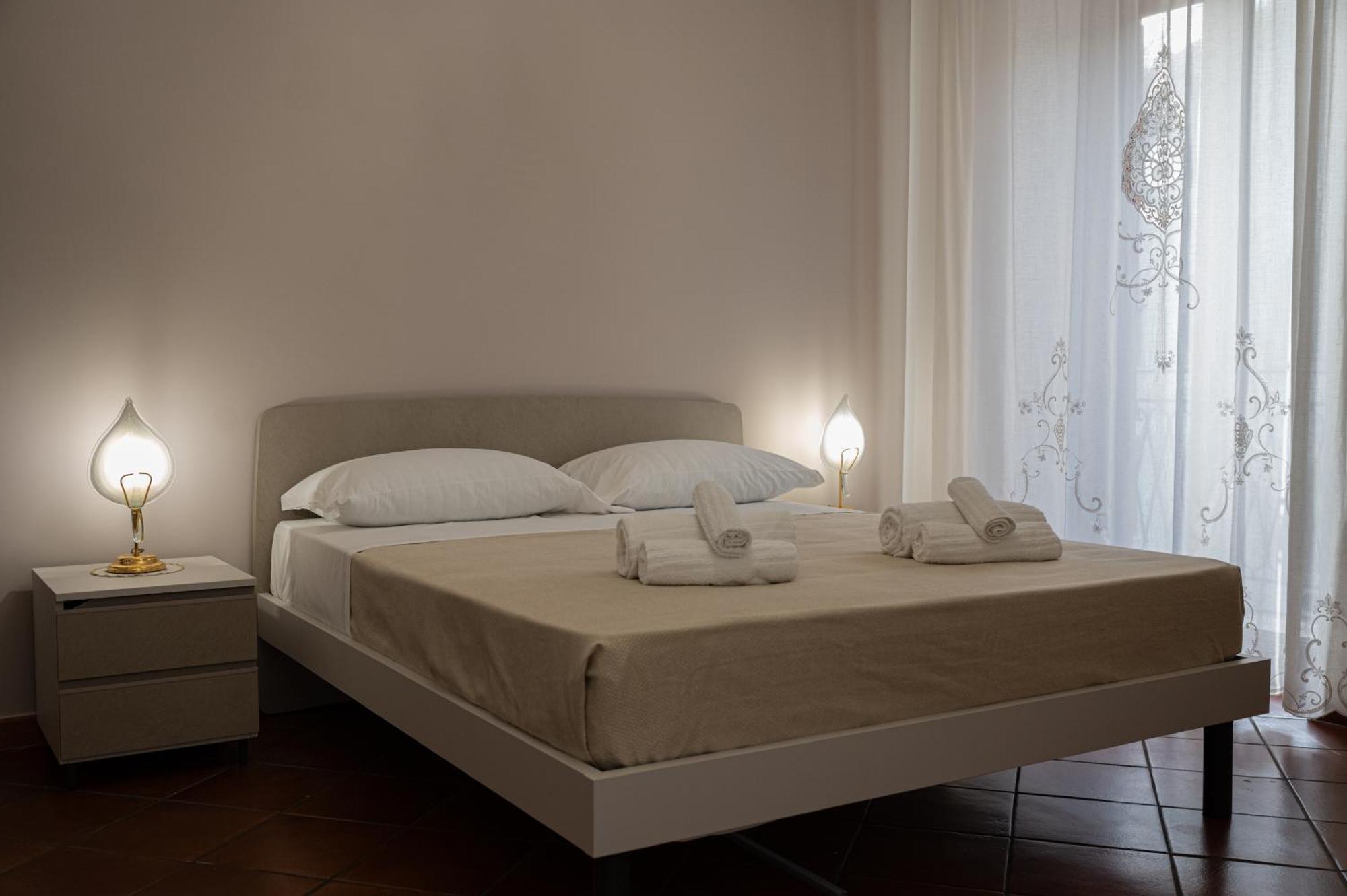 Casa Vacanze Tramonto Alla Marina チェファル エクステリア 写真
