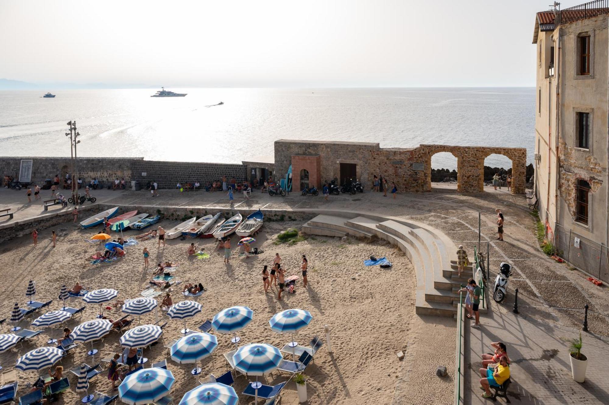 Casa Vacanze Tramonto Alla Marina チェファル エクステリア 写真