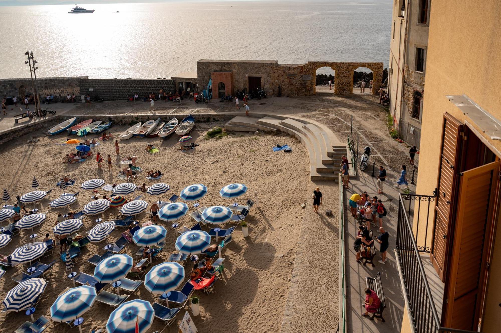 Casa Vacanze Tramonto Alla Marina チェファル エクステリア 写真