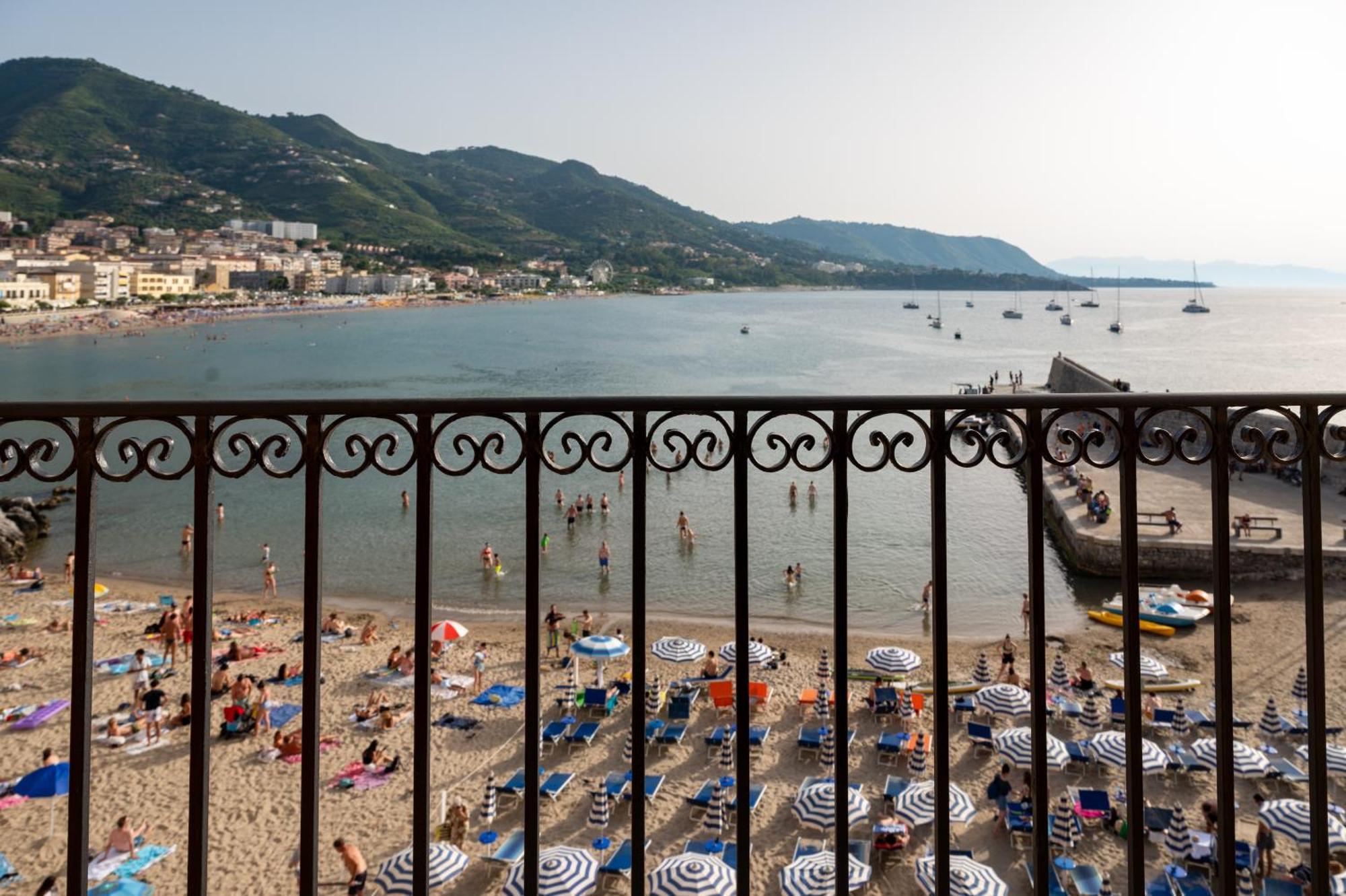Casa Vacanze Tramonto Alla Marina チェファル エクステリア 写真