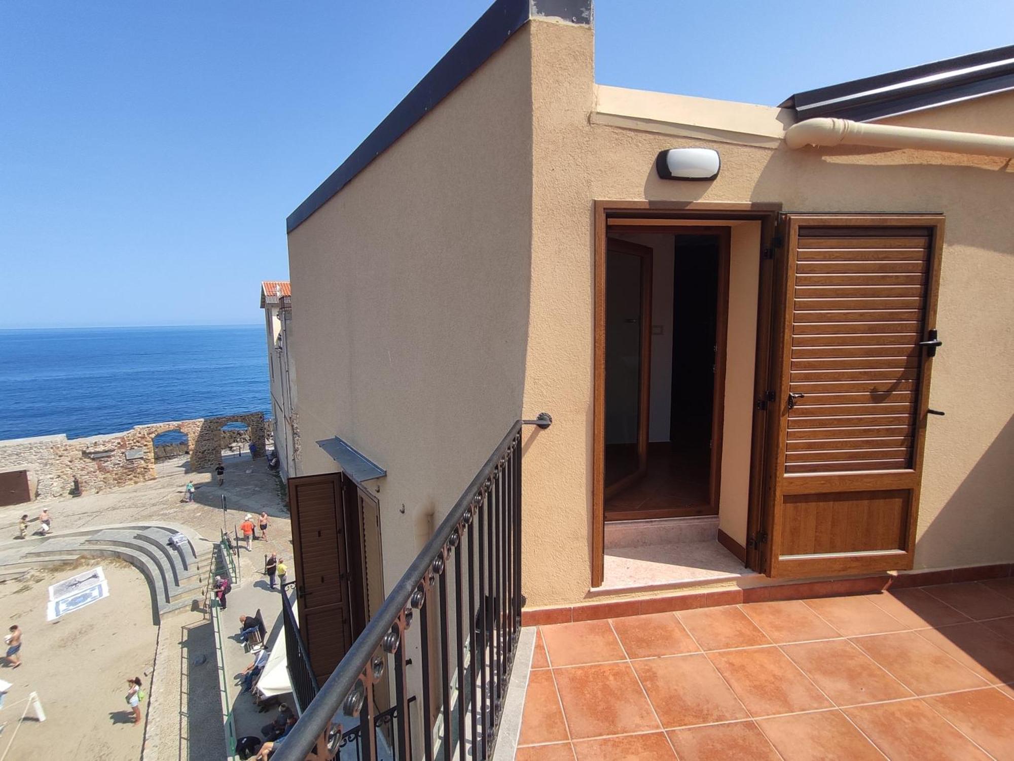 Casa Vacanze Tramonto Alla Marina チェファル エクステリア 写真